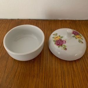 Flower jewelry trinket case